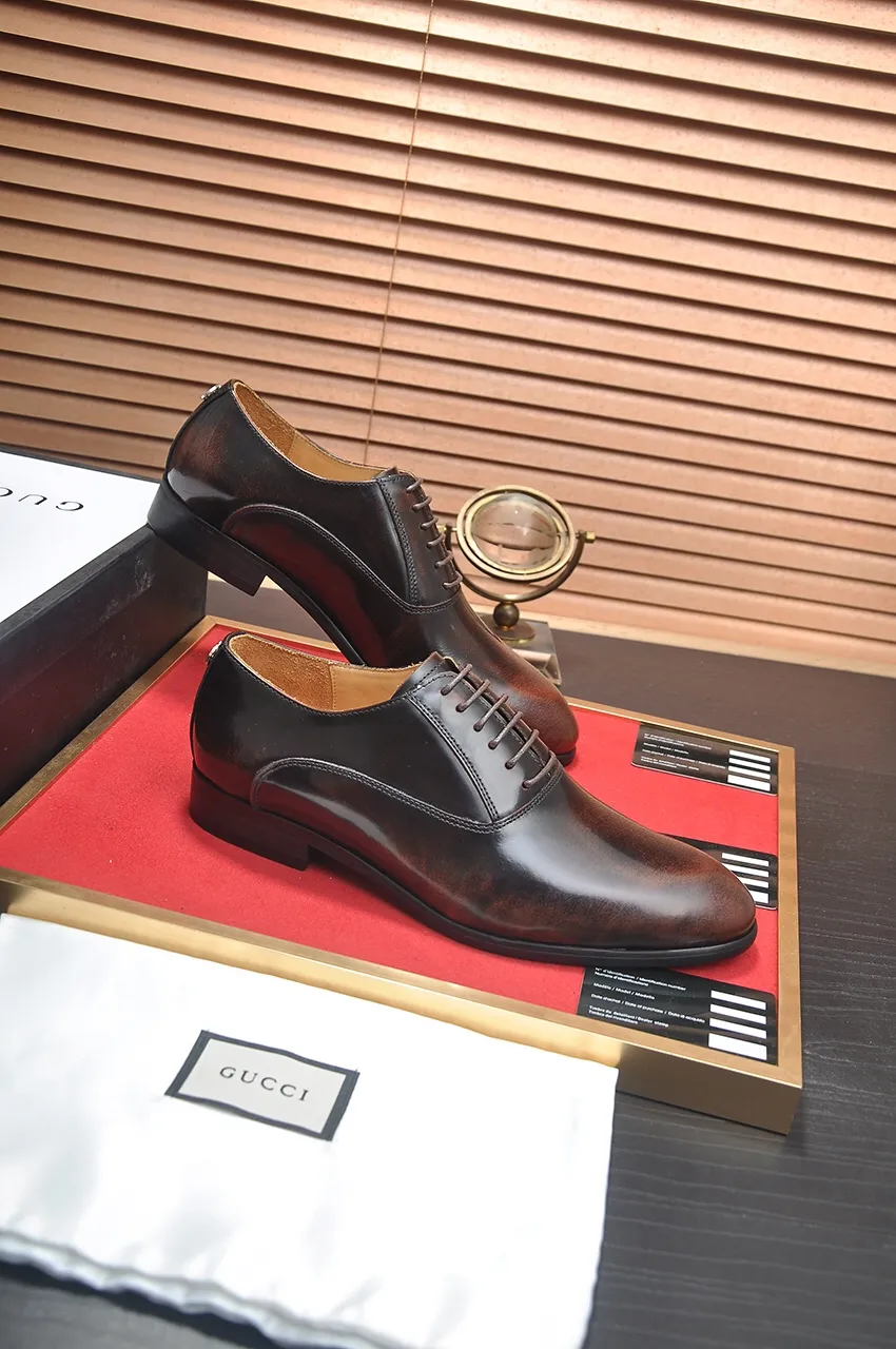 Men's shoes💰500💶Italy's top luxury men's shoe giant (GUCCI) (Gucci) (full cowhide lining) new arrival🍃Original European style🔰 Pleasant to the eye😍In order to make the shoes more durable and non-deformable🌀The production continues to follow traditional methods but there is still no lack of innovation💪Choose original sheepskin for the leather♻️ Smooth and natural And extra bright ⭐Made of imported cowhide, the first choice of rich people 38-45 (45 customized)